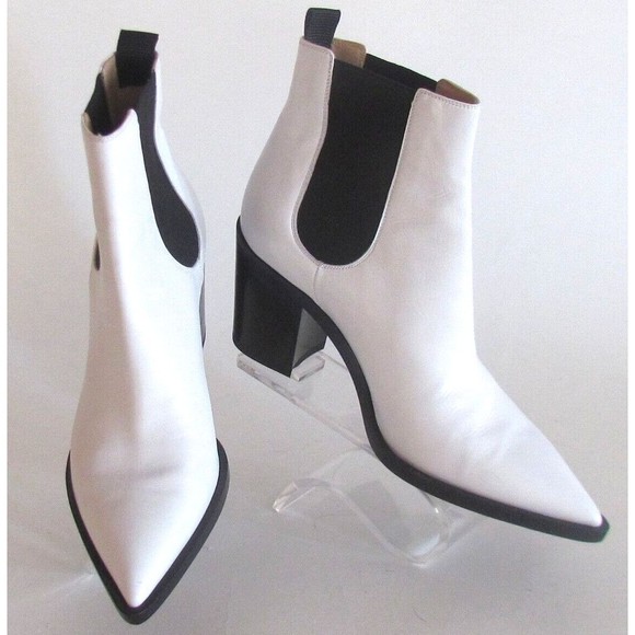 Designer Gianvito Rossi Western Chelsea White Leather Pointed Toe Boots 7.5 M